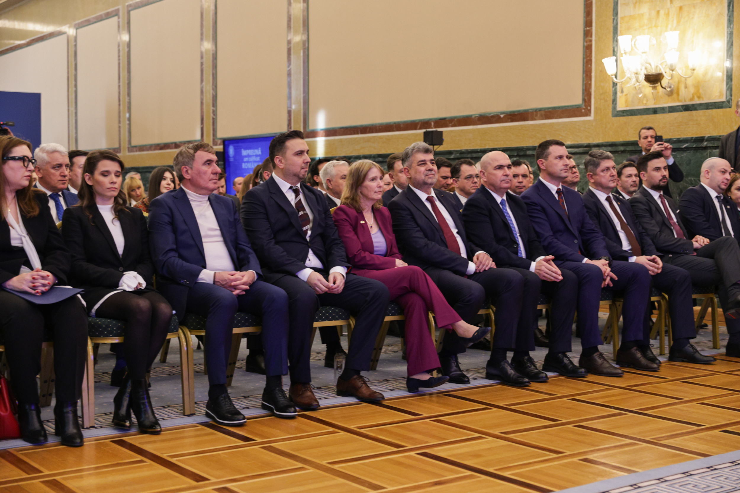 Românii pot călători în SUA fără vize din 31 martie. Decizia, oficializată de Marcel Ciolacu, ambasadoarea SUA și Hagi: „Un moment istoric”