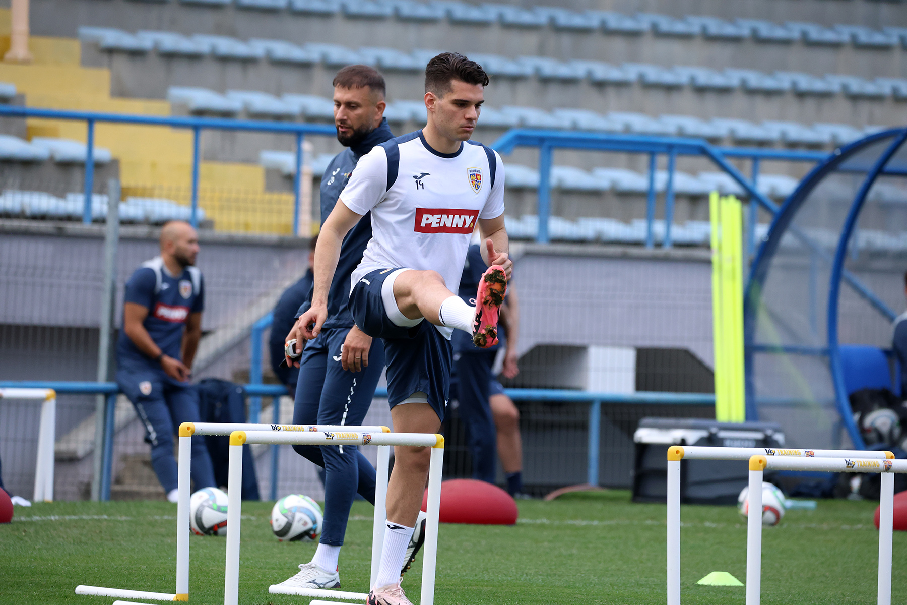 Mircea Lucescu, primul antrenament după revenirea la naţională. Ianis Hagi a apărut cu un look nou