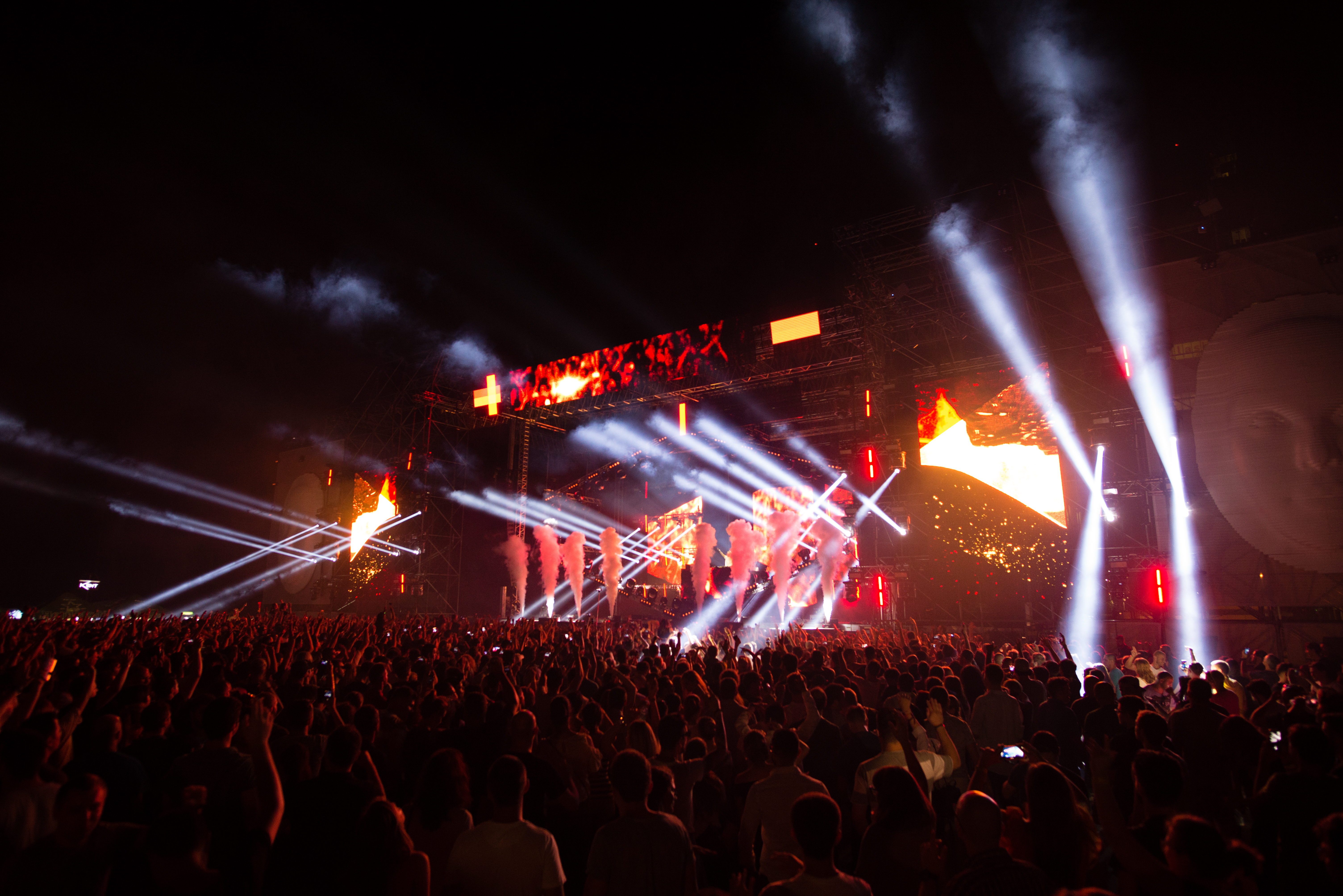 David Guetta, show electrizant la Romexpo. Mii de oameni au venit să-l vadă | FOTO