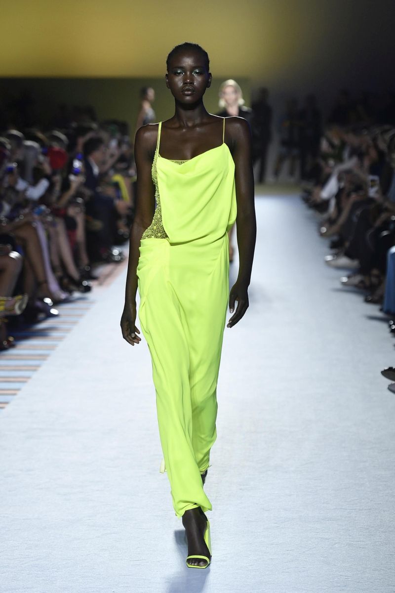 Adut Akech, o tânără refugiată, a fost desemnat cel mai bun model al lumii. Adut Akech le-a devansat pe surorile Hadid și Kendall Jener