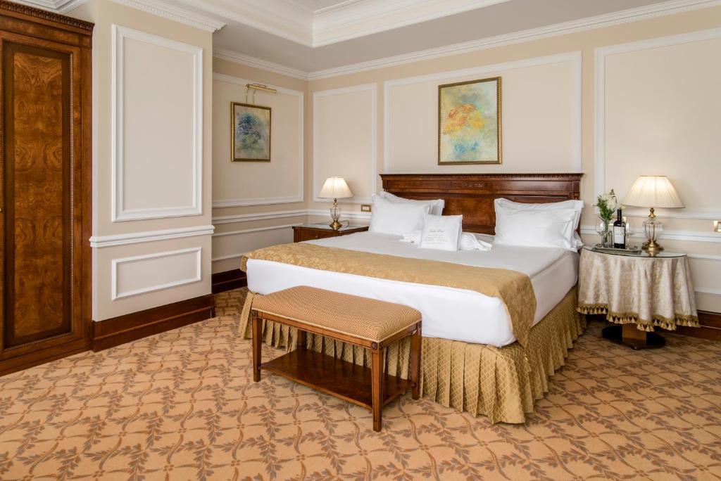 La TVR nu e austeritate. Șeful instituției, Dan Turturică, a călătorit de la București la Chișinău cu zbor la business class și a avut cazare la hotel de cinci stele. Reacția TVR