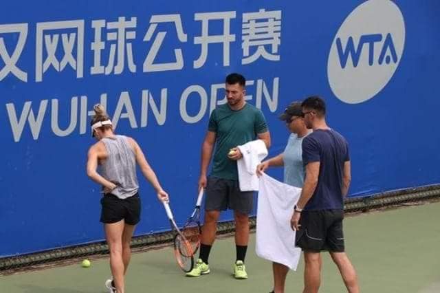 Simona Halep - Dominika Cibulkova, în turul II al turneului de la Wuhan. Simona, eliminată! A fost chinuită de dureri lombare