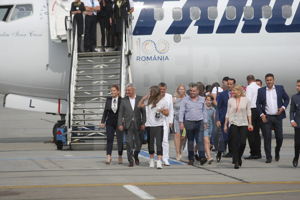 VIDEO&FOTO. Sosirea Simonei Halep în România după ce a câștigat Roland Garros 2018. Așteptată pe covorul roșu!