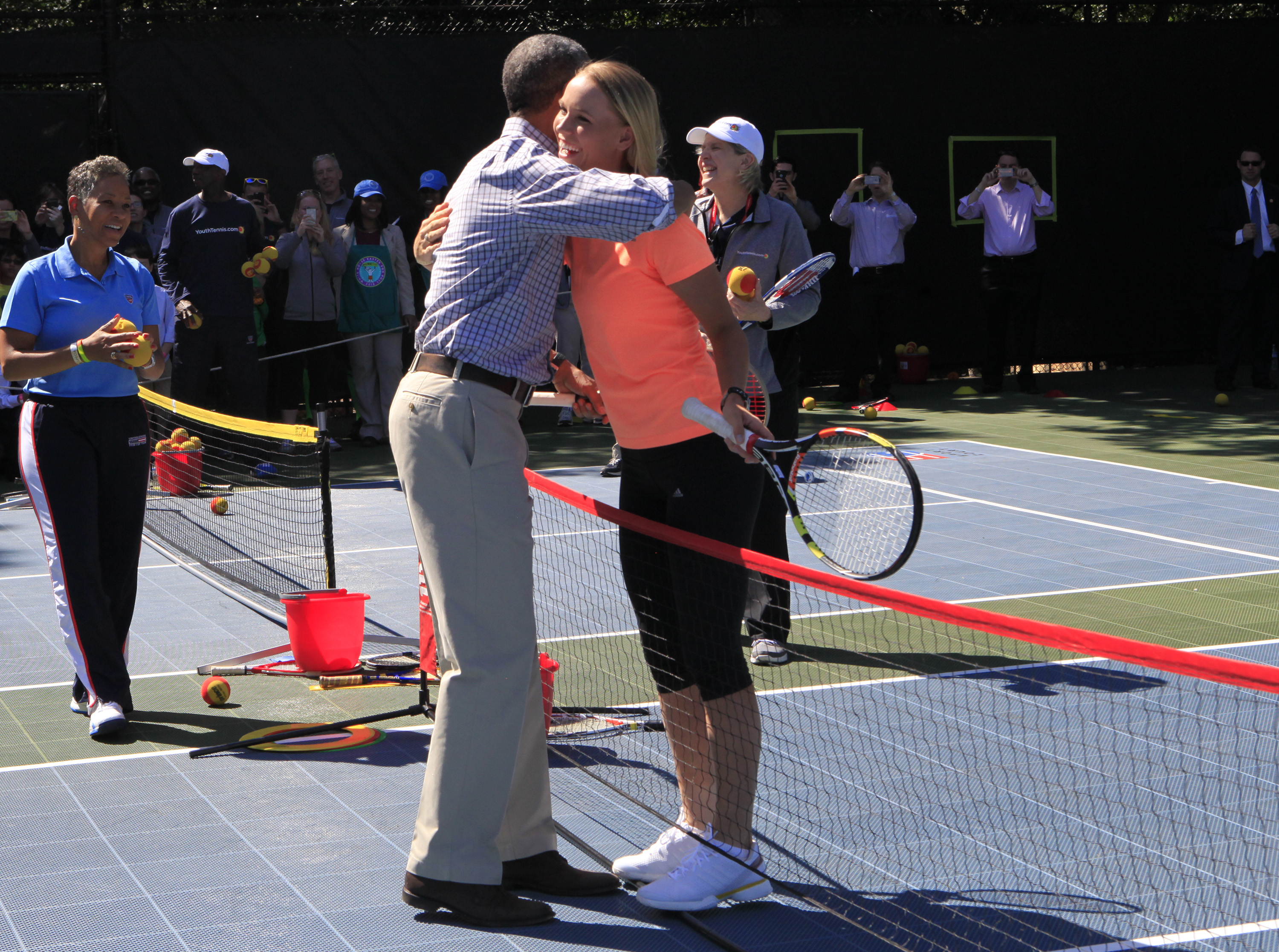 Spectacol la Casa Albă! Barack Obama a jucat tenis cu Caroline Wozniacki, apoi a dat-o pe baschet / GALERIE FOTO & VIDEO