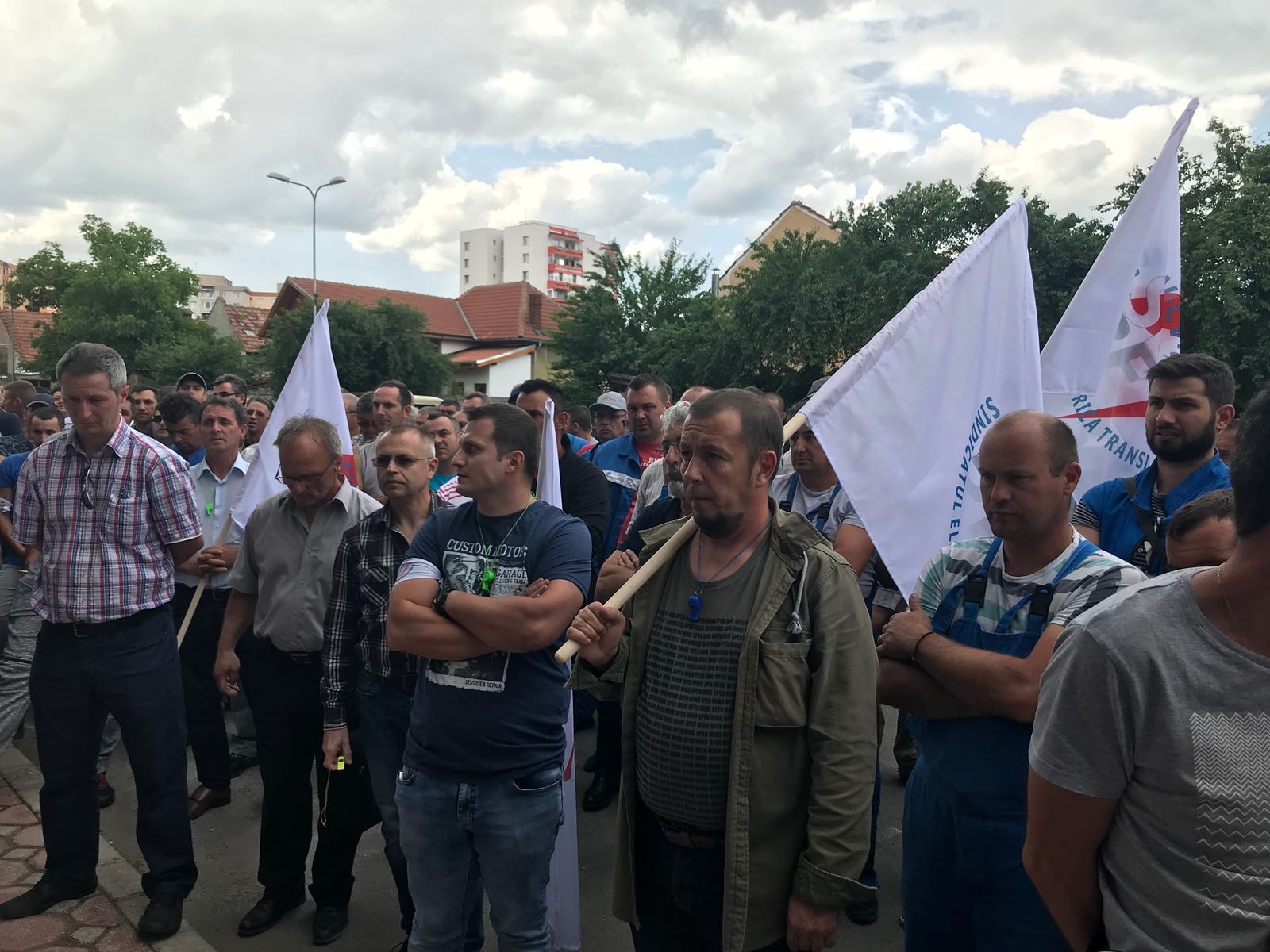 VIDEO&FOTO/ Protest la Electrica Brașov. Aproximativ 150 de angajați sunt nemulțumiți de condițiile de muncă
