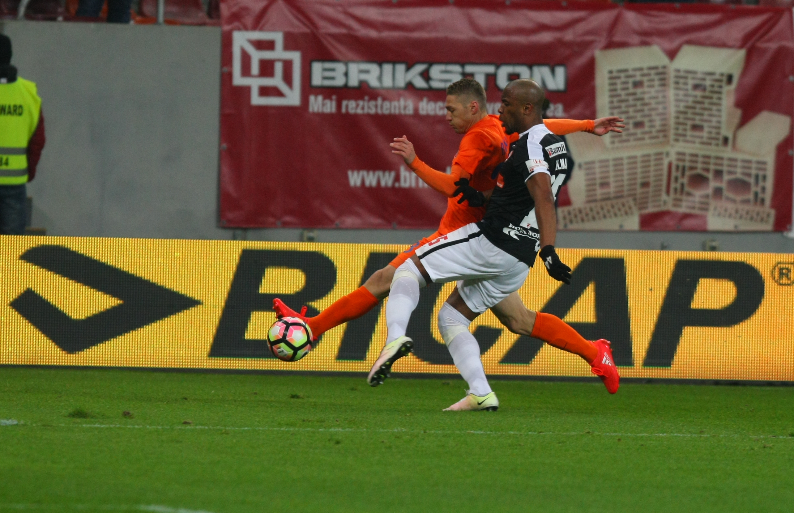 Liga 1, etapa a 24-a. Dinamo - FC Botoșani 1-0. Debut reușit pentru Contra, după un meci cu multe ocazii mari  | GALERIE FOTO