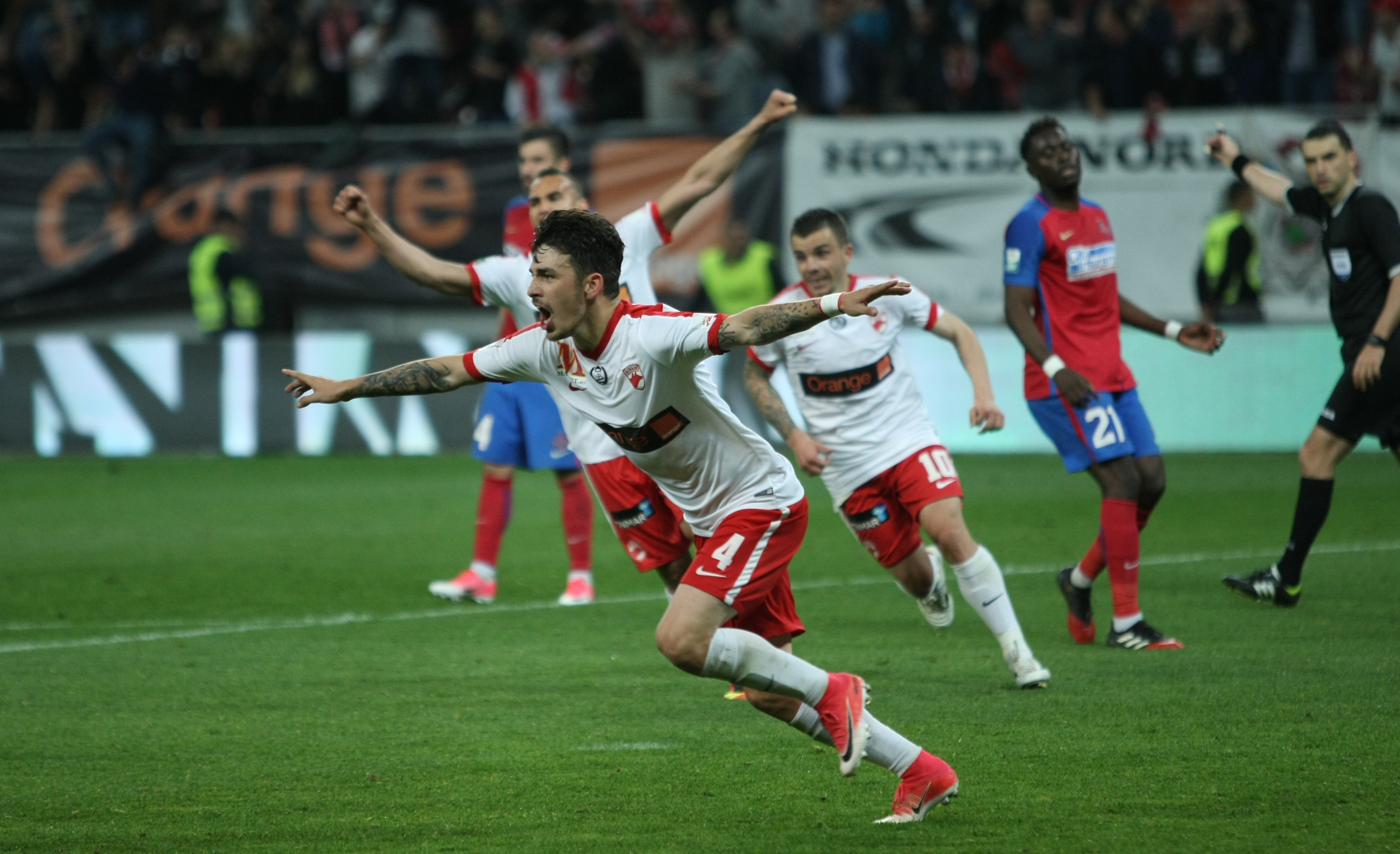 Liga I, etapa a 8-a, play-off: Dinamo - FCSB 2-1. Derby decis în minutul 96, din penalty! ”Cazul Bricheta”, nimica toată pe lângă bombardamentul de pe Arena Națională. Reghe, scandal cu arbitri | LIVE&VIDEO
