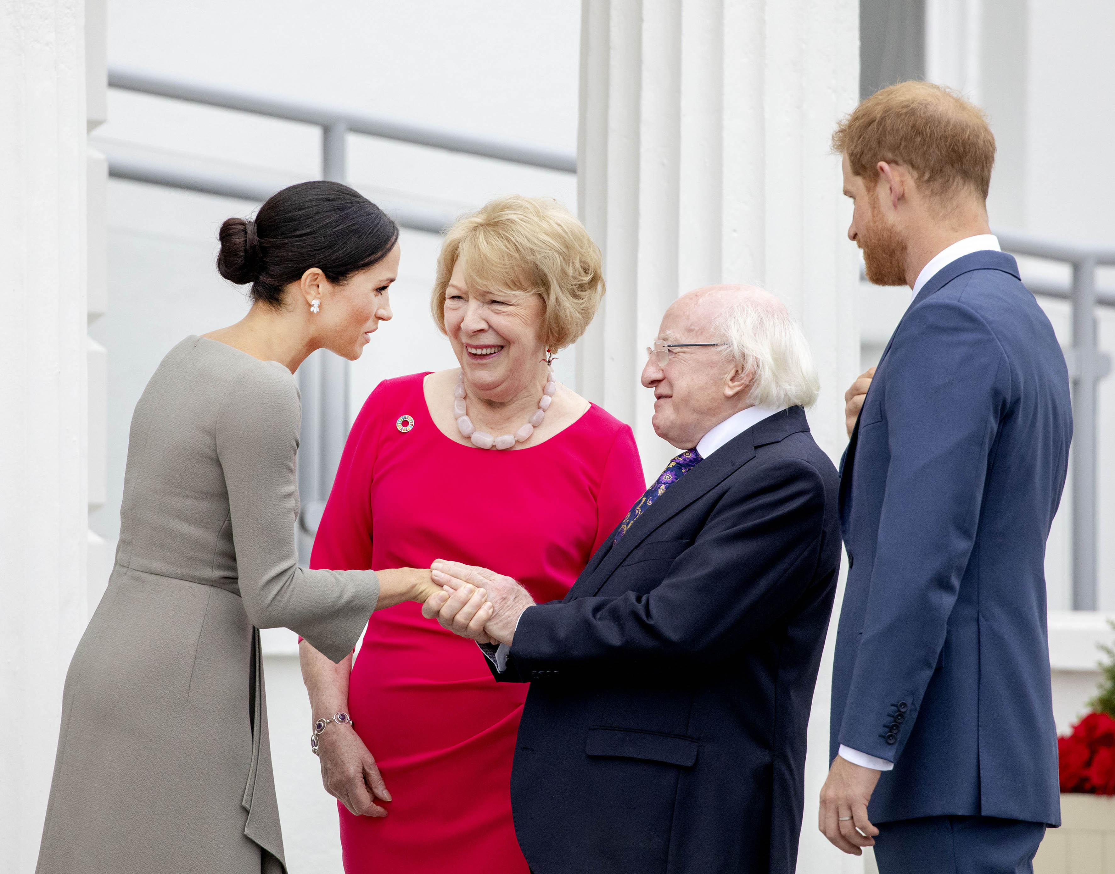 FOTO | Meghan Markle, primul turneu regal alături de prințul Harry. A purtat cinci ținute pe parcursul a 24 de ore