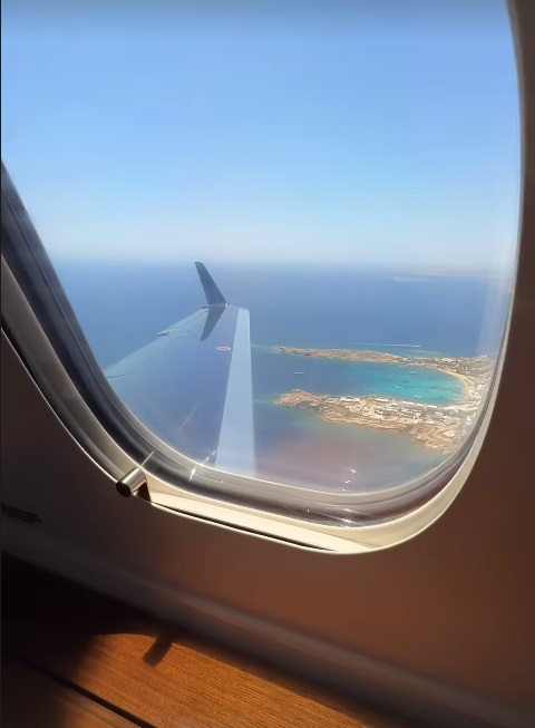 Selly, în vacanță cu avionul privat în care a mâncat caviar și a ascultat manele. Unde a plecat cu iubita Smaranda și cuplul Antonia - Alex Velea