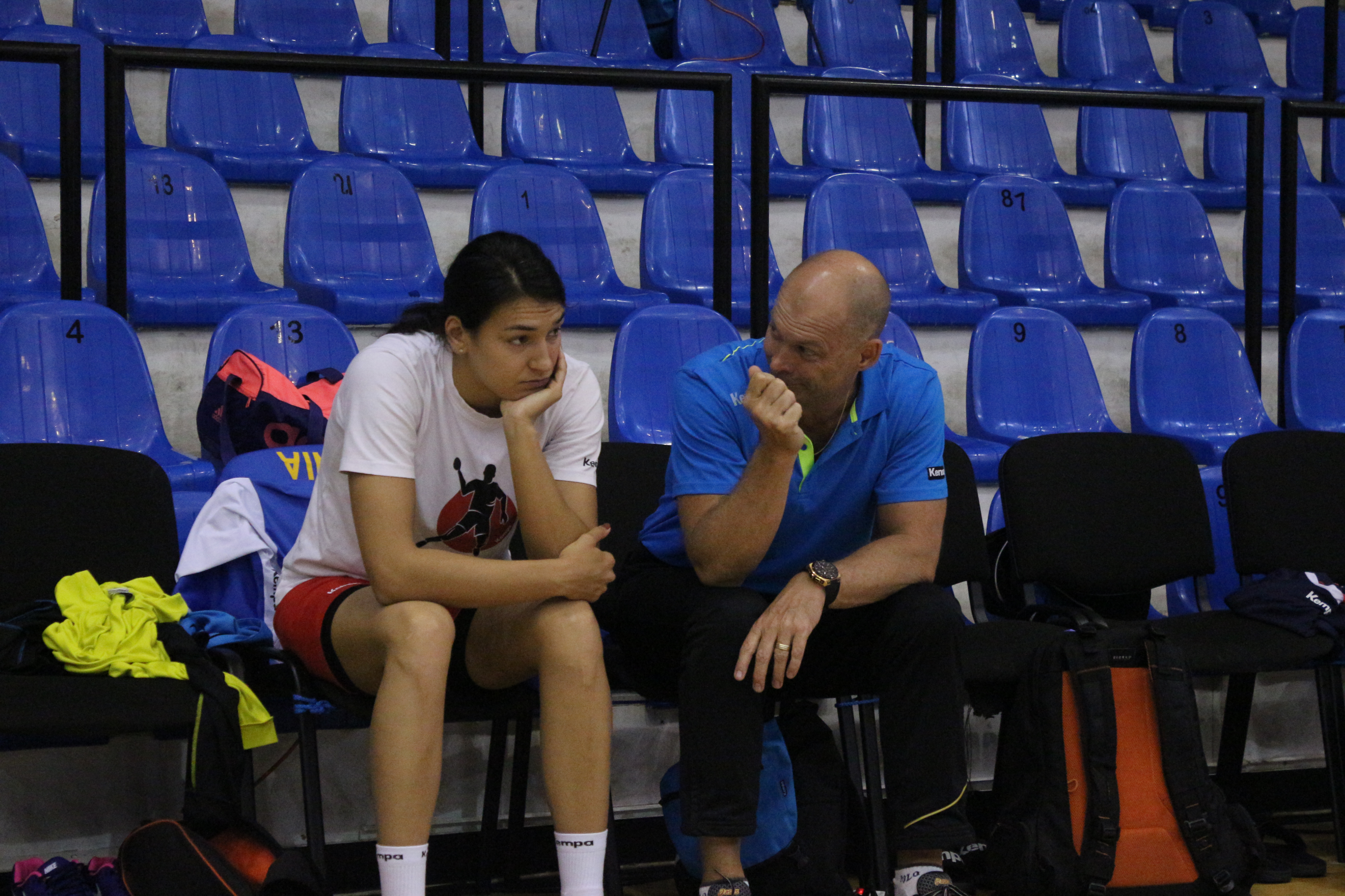 Ola-Rio! Fetele din naționala de handbal pregătesc la Ploiești calificările europene și turneul olimpic. Cristina Neagu era să se accidenteze! FOTO&VIDEO