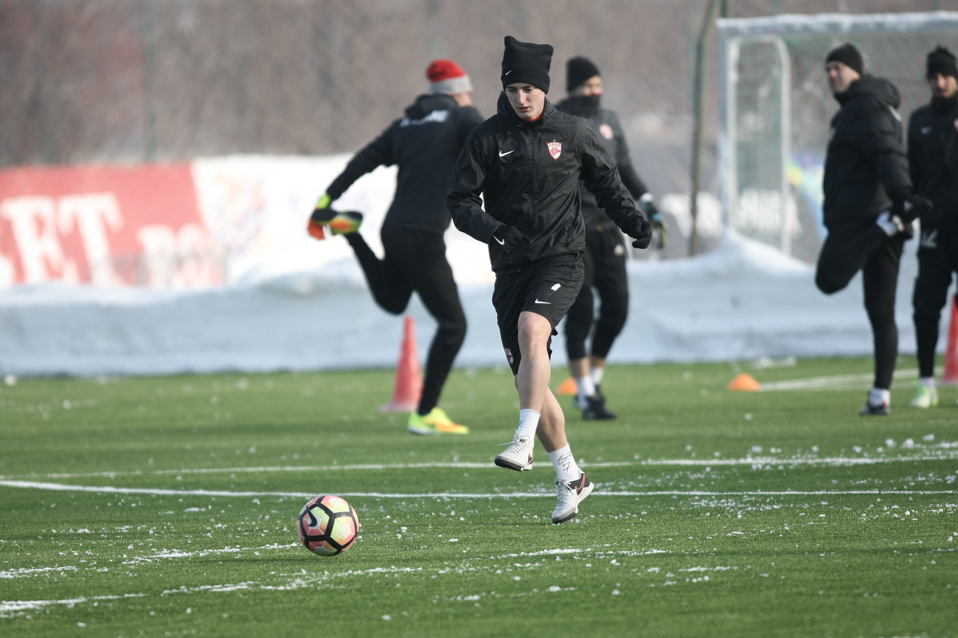 Ioan Andone a condus un antrenament la -14 grade Celsius. Portarul Cobrea s-a transferat la FC Botoșani | GALERIE FOTO & VIDEO