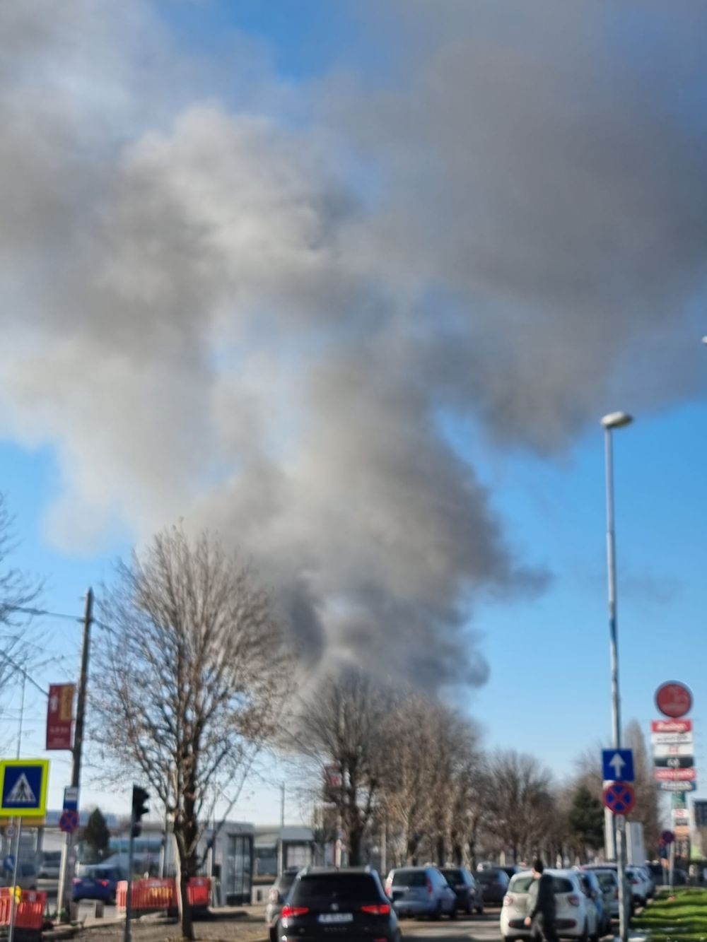 Incendiu puternic la un depozit de pe Bulevardul Iuliu Maniu din București. A fost emis un mesaj RO-Alert