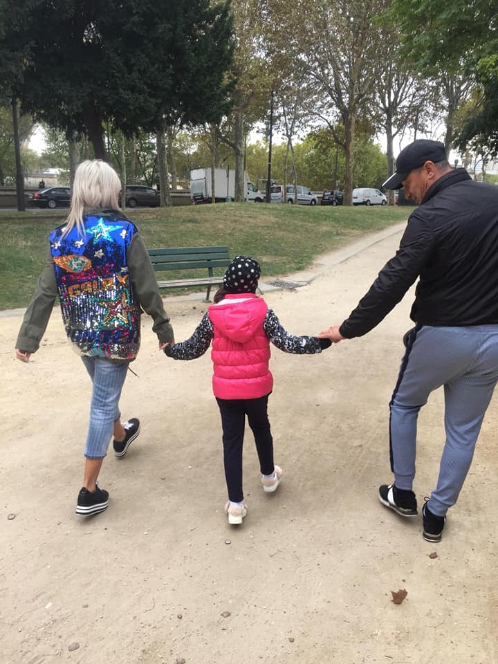 Daniela Gyorfi, în cele mai frumoase ipostaze de vacanță. Cum se distrează cu George Tal și fiica lor la Paris | FOTO