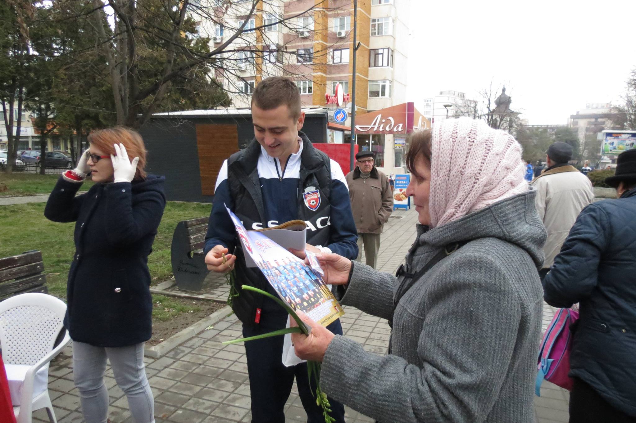 De Mărțișor, înainte de Derby de România de joi, din Cupă, lecție de fair-play între Steaua și Dinamo! Toată Liga I a sărbătorit Ziua Femeii! / FOTO&VIDEO