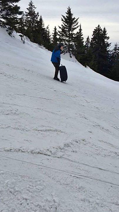 FOTO| Poliţiştii şi salvamontiştii, cu ochii pe turişti, pe pârtiile din Poiana Braşov. "Speedflying-ul“ şi snowmobilele sunt interzise