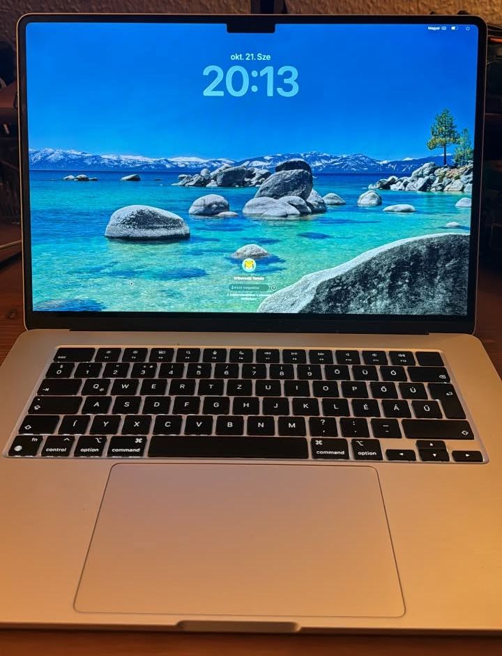 Elképesztő: két kisgyerek akart eladni egy lopott MacBookot a Deák téren – Így került vissza a gép a tulajdonosához