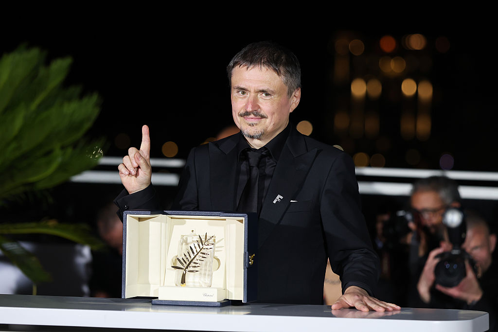 Cristian Mungiu scrie istorie la Cannes după ce a câștigat al doilea „Palme d'Or” din carieră cu filmul „Fjord”