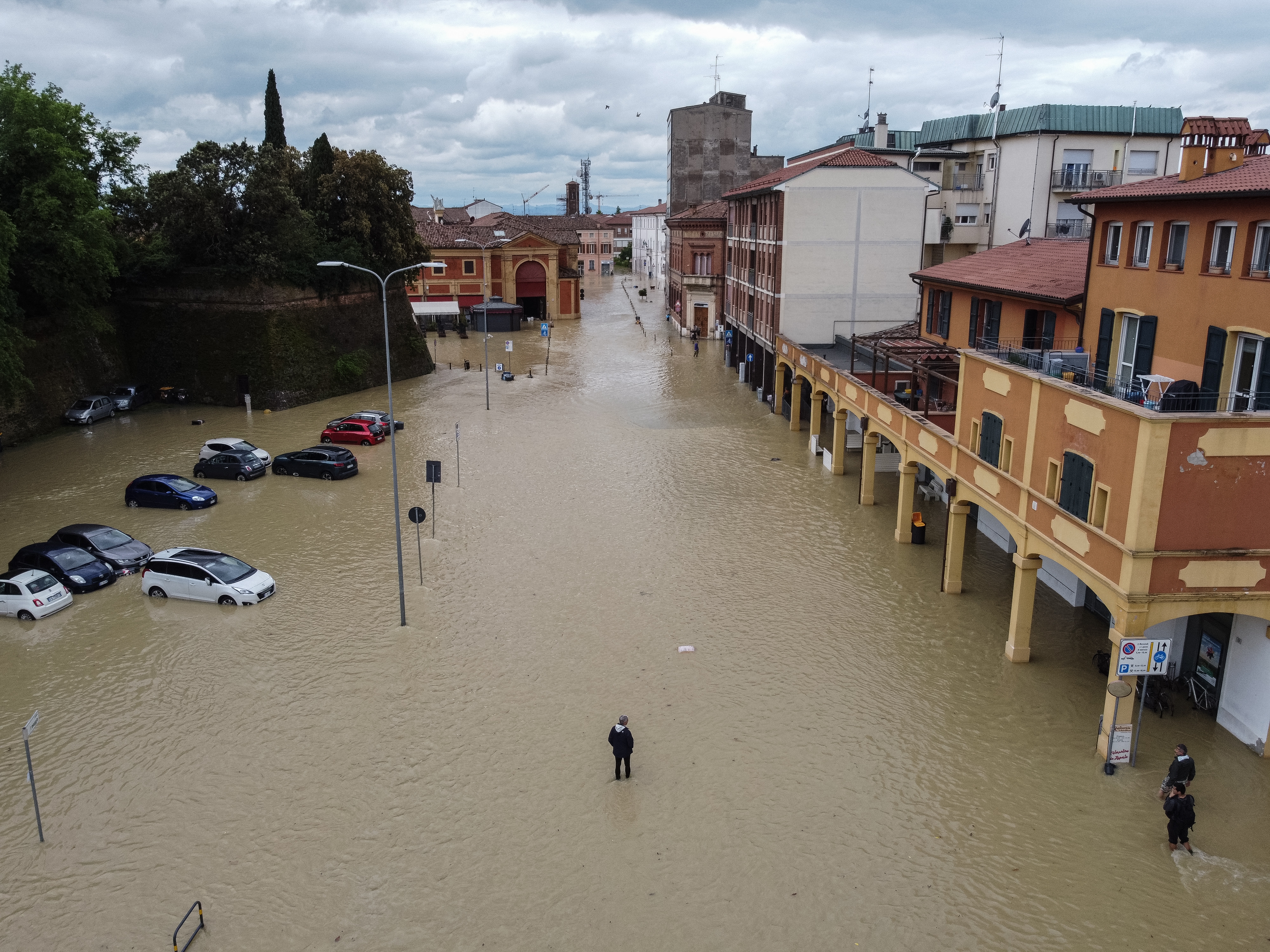 Italia încearcă să-și revină după cele mai grave inundații din ultimii 100 de ani. Imagini din dronă cu urmările dezastrului