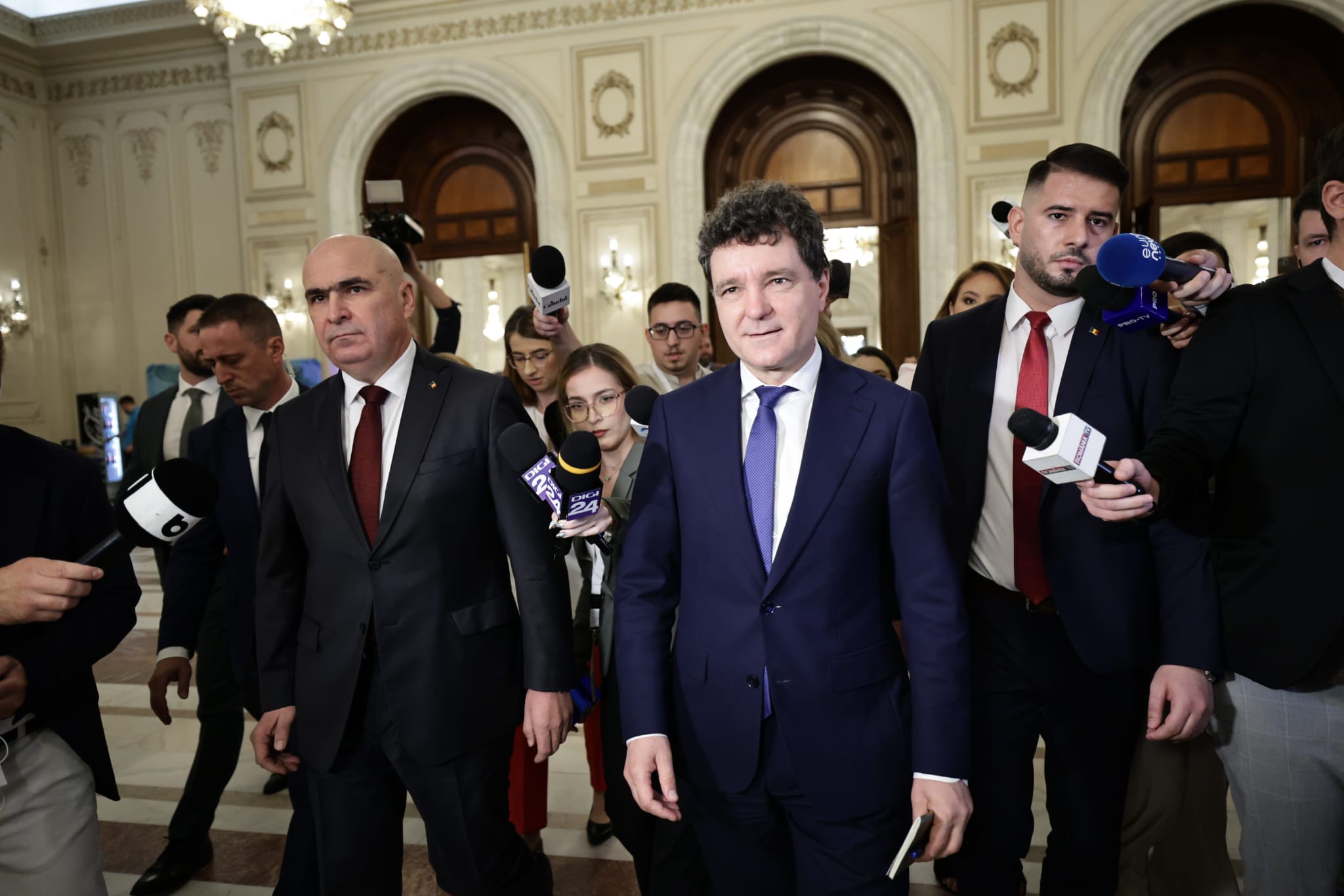 Congres PNL. Ce nu s-a văzut la TV: surprize, negocieri purtate până la votul final, atacuri interne și scepticism privind împărțirea funcțiilor