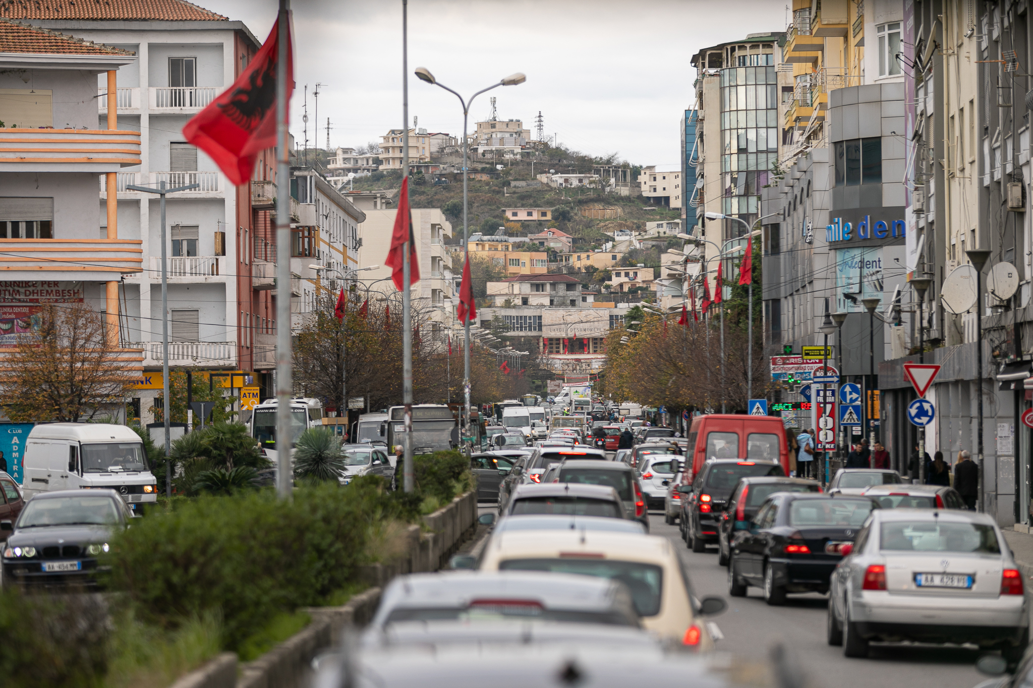 Jurnal de Albania. Viața de după cutremur: empatie și patriotism. Albanezii își reconstruiesc țara cu sufletele