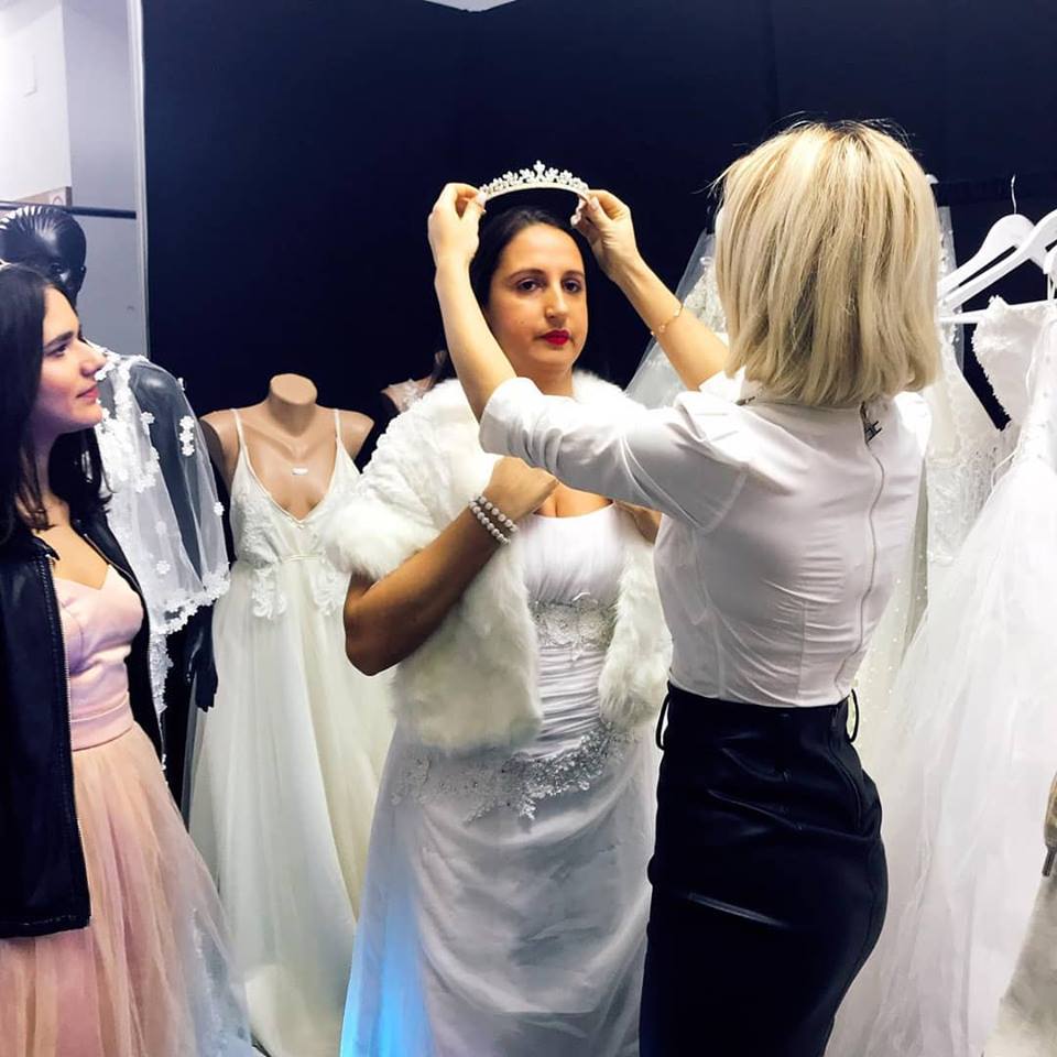 Hannelore de la Insula Iubirii, creatoare de rochii de mireasă. Ce alte afaceri mai are blonda | FOTO
