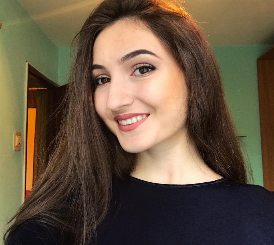 VIDEO/Miss România fără botox și tatuaje. Elvira Bolovan are 17 ani și vrea să fie soprană