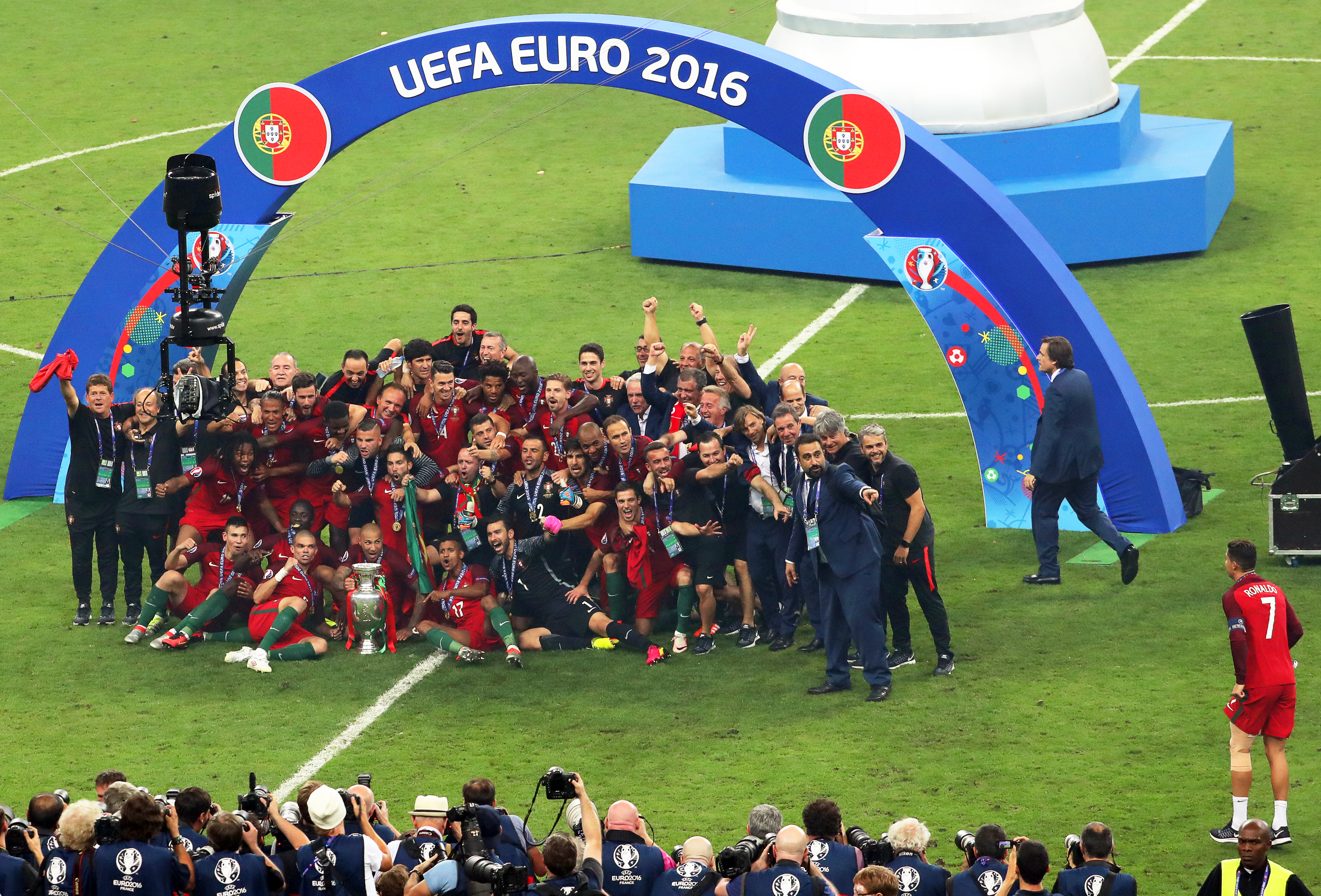 Euro 2016, finala:  Portugalia-Franța 1-0. Eder i-a dus pe lusitani în Eden! Gignac a lovit bara în 90+2, la 0-0! Cristiano Ronaldo a jucat doar 24 de minute