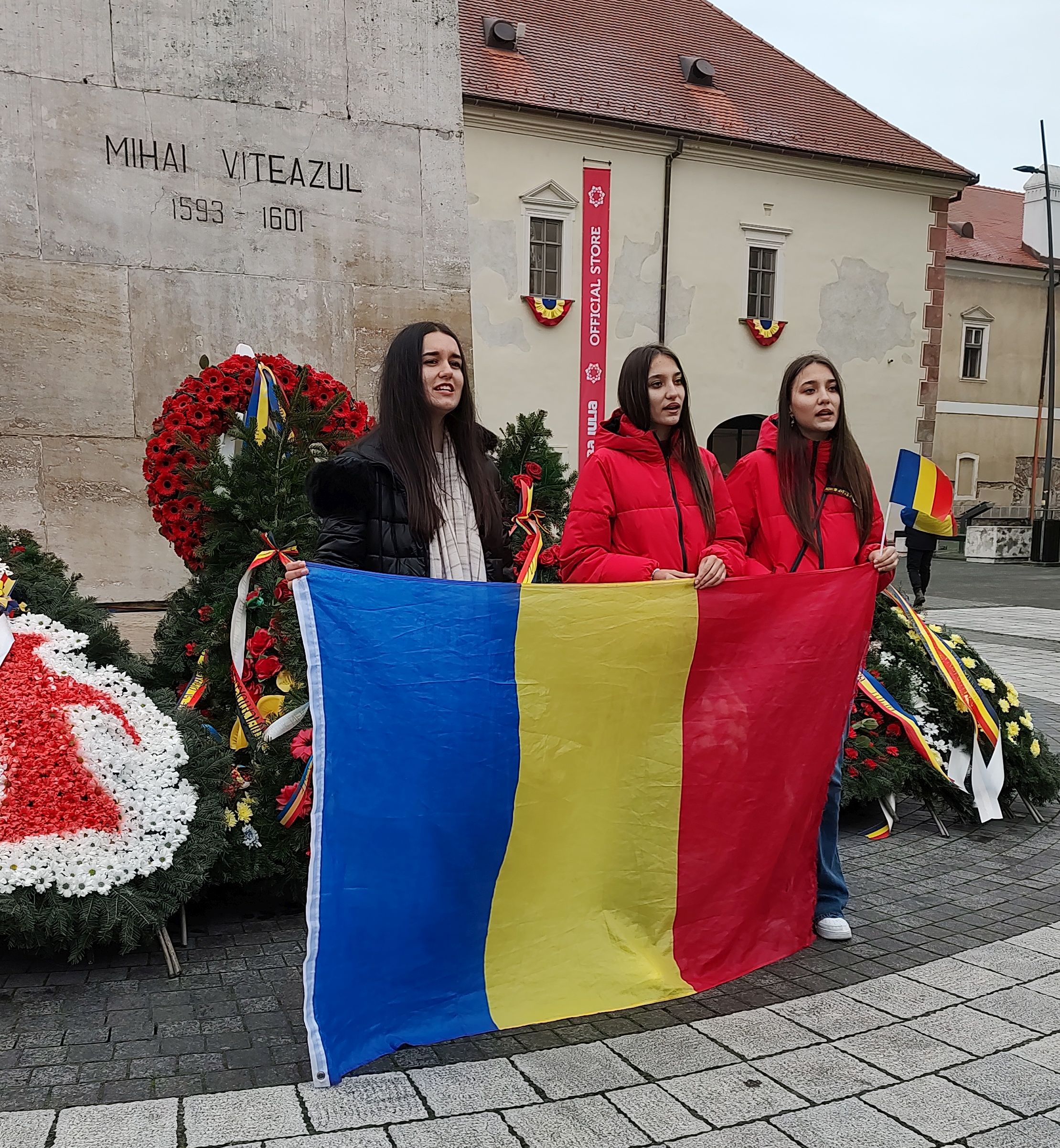 Ziua Națională în Suveranistan. Cum au ocupat Alba Iulia fanii lui Georgescu, Simion și Șoșoacă. Huiduieli fără precedent la intonarea imnului