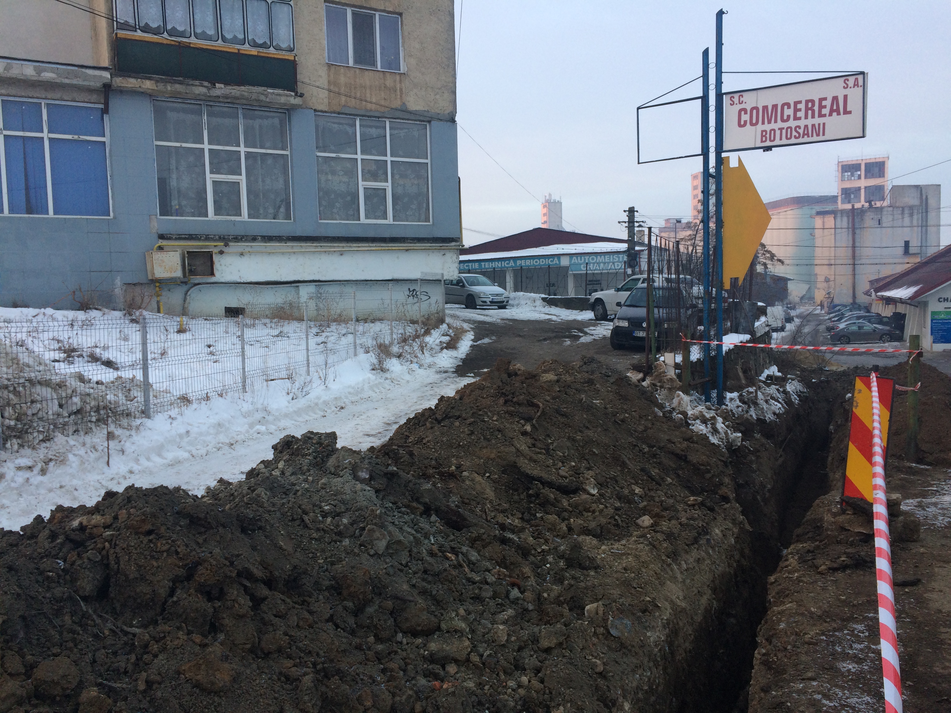 Dorel lovește la Botoșani. A blocat mai multe mașini într-o parcare GALERIE FOTO