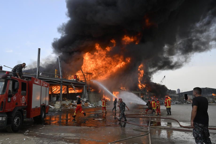 Incendiu de proporții în portul din Beirut, la o lună de la explozia care s-a soldat cu 190 de morți