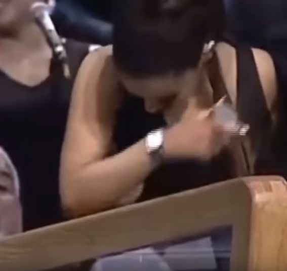FOTO&VIDEO/ Ariana Grande, pipăită de un pastor la înmormântarea Arethei Franklin. Și Bill Clinton a fost cu ochii pe cântăreață