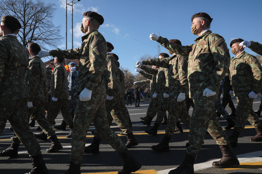 Parada de 1 decembrie: După un an de pauză, militarii au defilat din nou în fața oamenilor