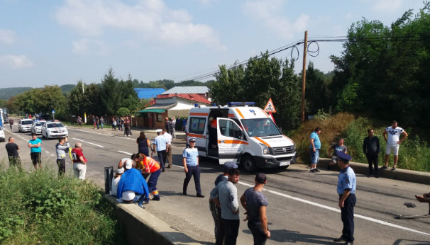 11 persoane au fost rănite în urma coliziunii unui microbuz cu o autoutilitară, la Iași