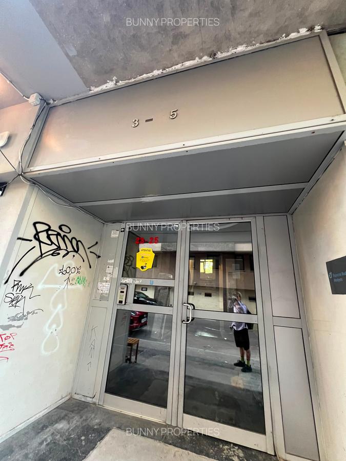 Culmea eficienței: din pat sari direct în duș. Cât costă cea mai mică garsonieră din România?