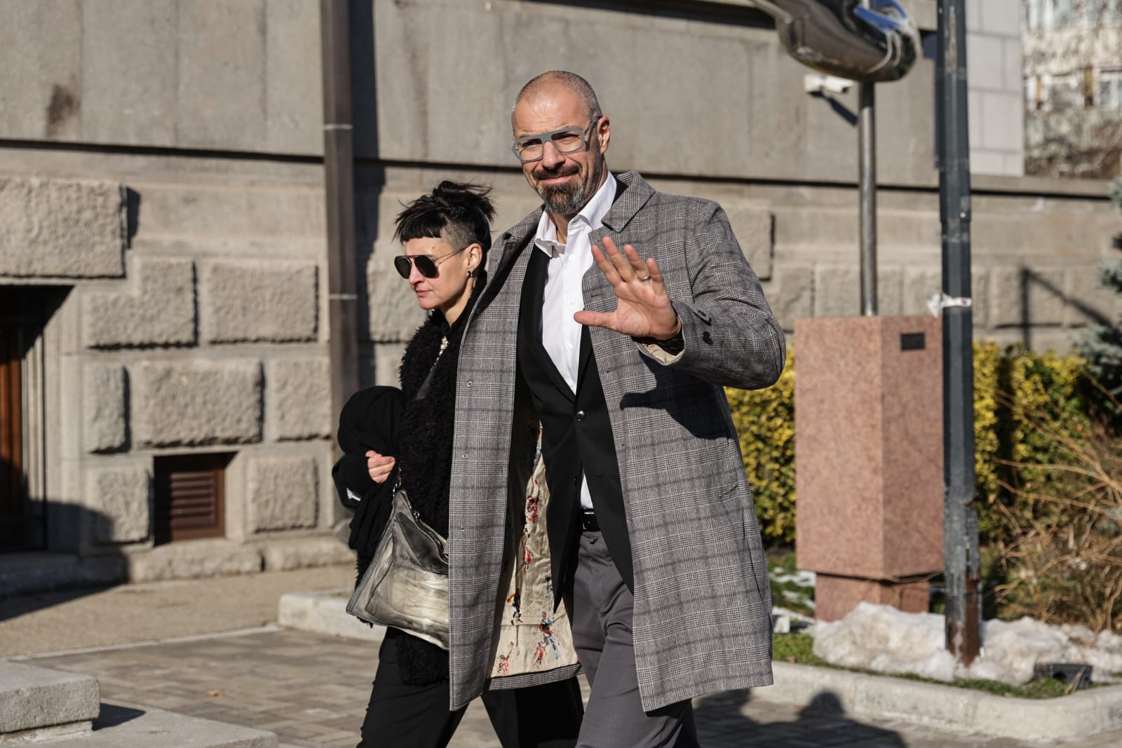 Imagini de la cununia civilă a lui Radu Drăgușin. Fotbalistul s-a căsătorit cu Ioana Stan
