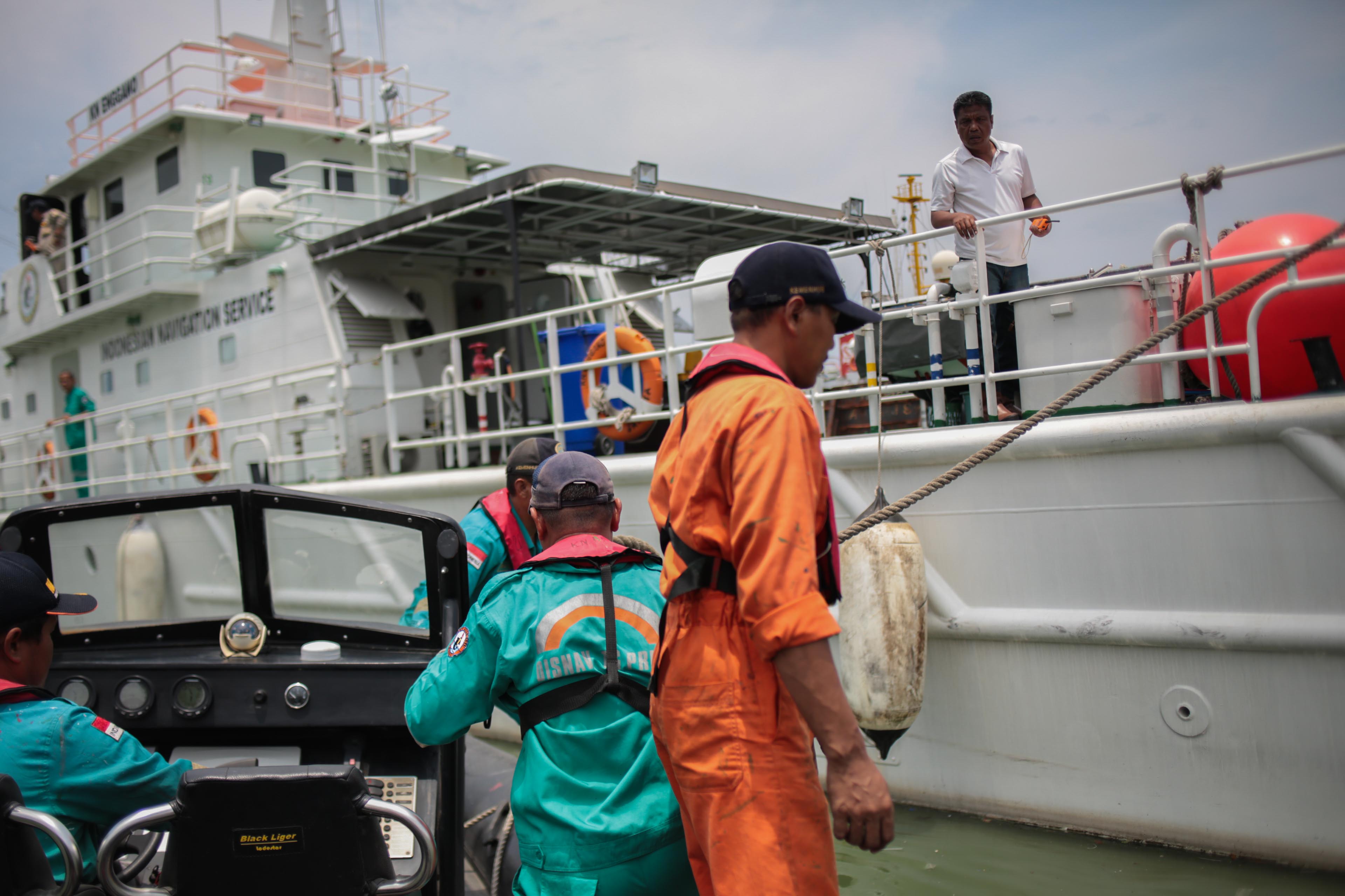 Fuzelajul avionului prăbuşit în Indonezia a fost localizat în mare. Aproape 200 de oameni erau la bordul aeronavei