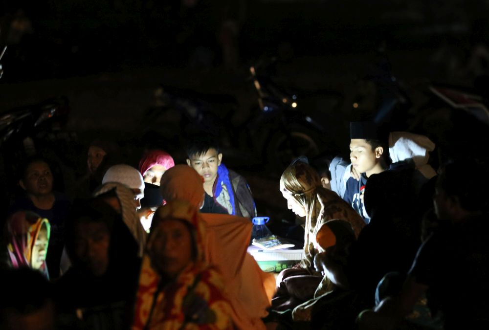 UPDATE / Cutremur de 7 grade în Indonezia. Bilanțul ar fi ajuns la 142 de morți, potrivit unui oficial local - FOTO & VIDEO