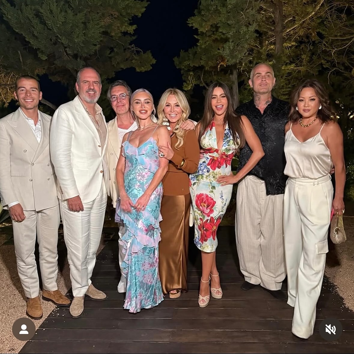 Imagini din vacanța Anastasiei Soare. Ce destinație de distracție a ales românca alături de actrița Sofia Vergara și de alți prieteni