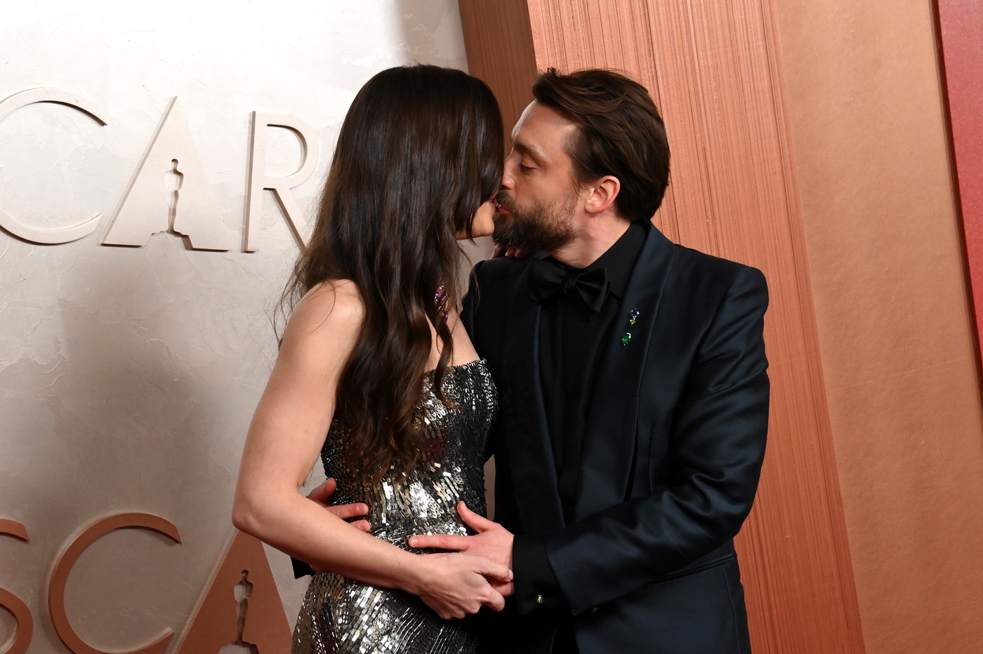 Kieran Culkin a câștigat Oscarul pentru cel mai bun actor în rol secundar. Debutul l-a avut la șapte ani în „Home Alone”, unde a jucat cu fratele său mai mare, Macaulay Culkin
