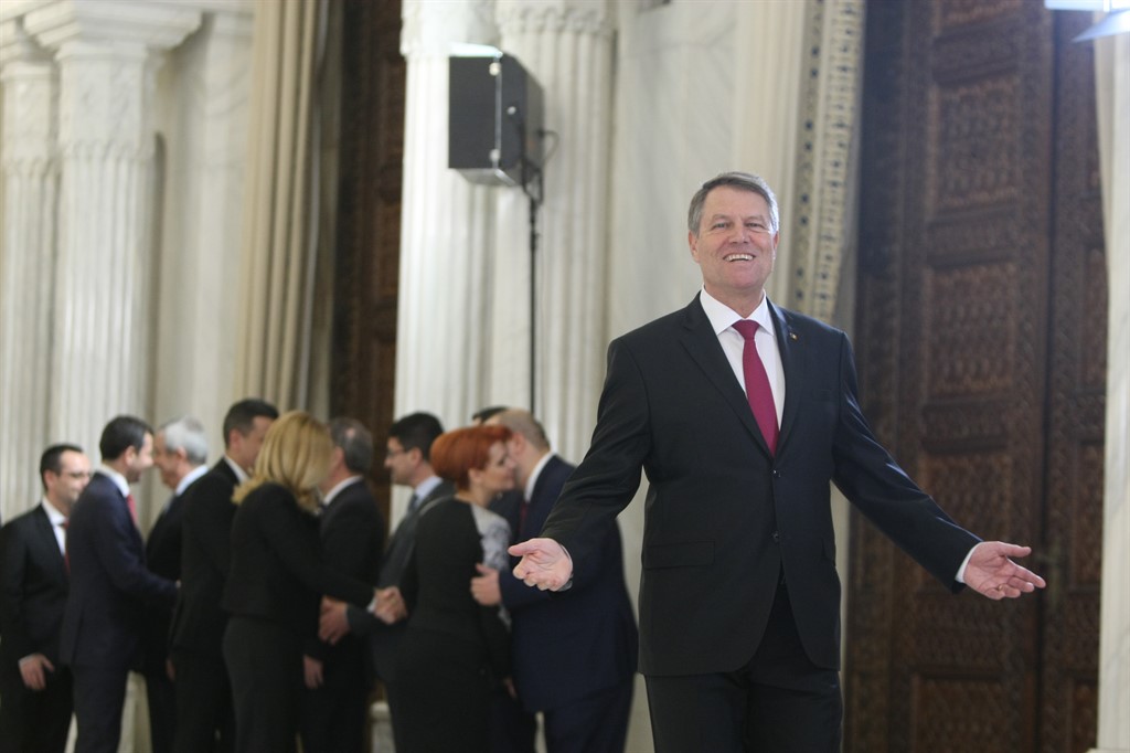 Cabinetul Grindeanu a depus jurământul; Iohannis, către Dragnea: Aflarăm de la televizor că sunteți singurul care cunoaște programul de guvernare: Învățați-i și pe ei! / GALERIE FOTO