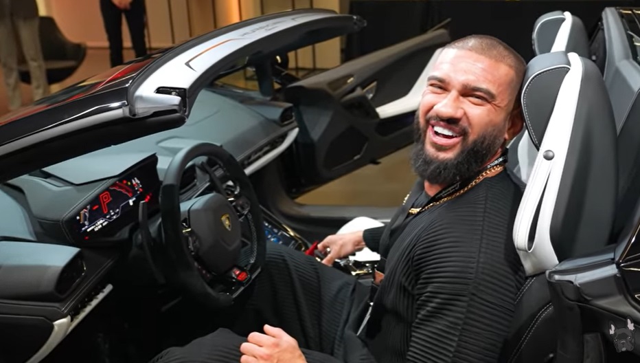 Imagini cu mașina de 300.000 de euro a lui Dorian Popa. A mers la fabrica Lamborghini, în Italia: „Mi-au dat și lacrimile”