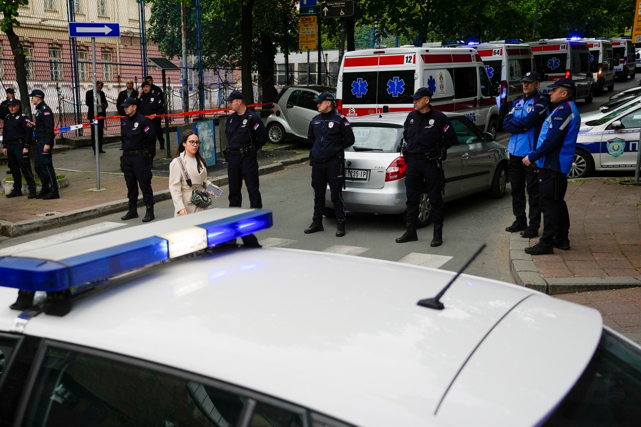 „Avea listă cu cei pe care voia să-i omoare”, spun oficialii sârbi despre elevul care și-a împușcat mortal 8 colegi și pe paznicul școlii