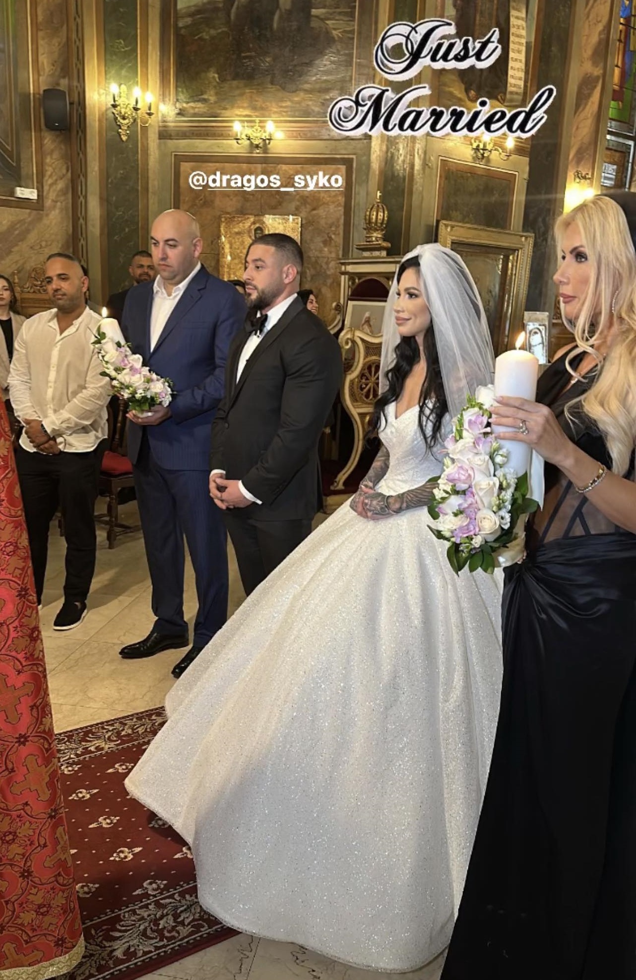 Roxana Vancea și Dragoș Paiu s-au căsătorit religios. Primele imagini cu vedeta în biserică, îmbrăcată în rochie de mireasă