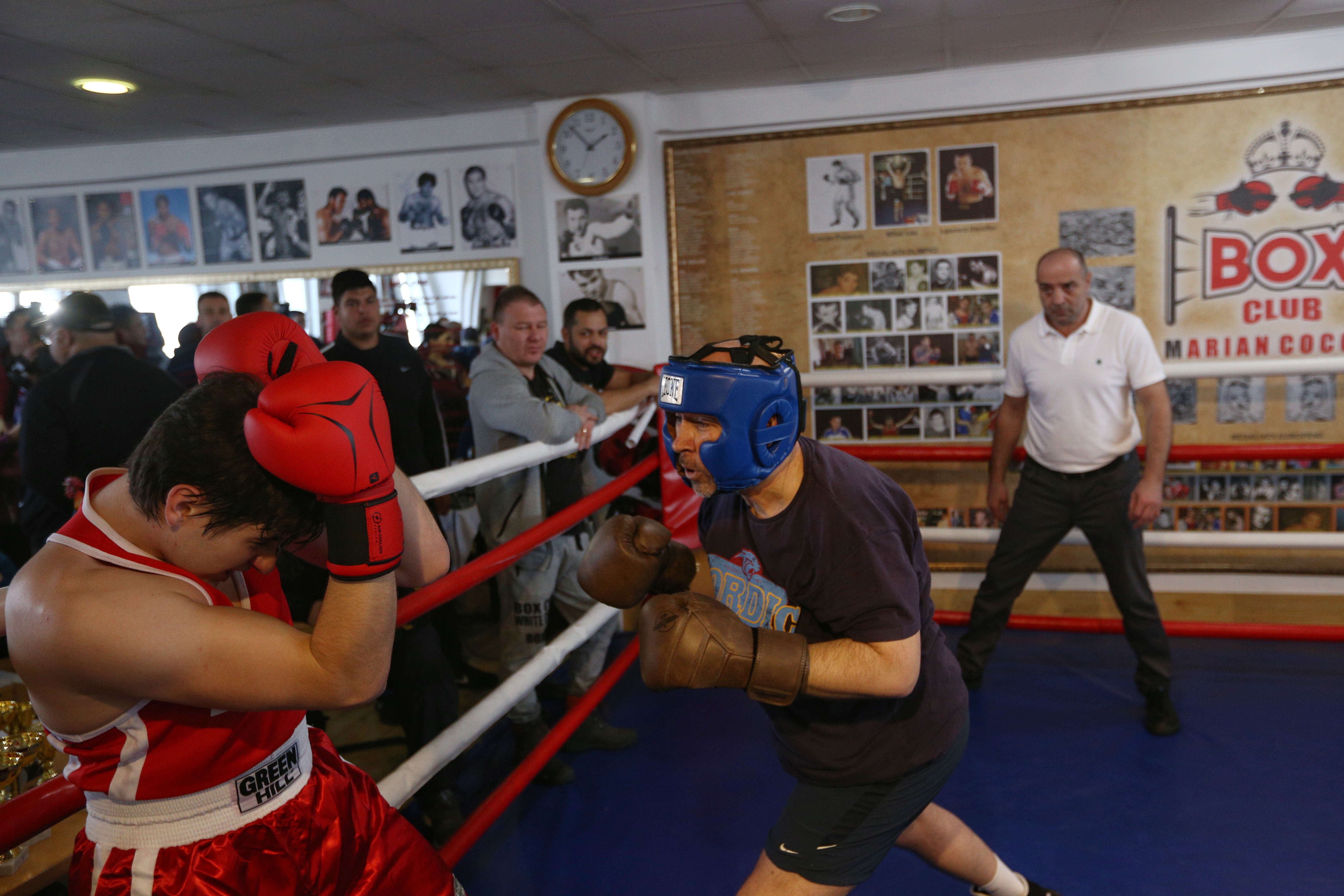 Mihai Dobrovolschi a urcat în ring și a luptat două minute pentru o cauză nobilă | GALERIE FOTO