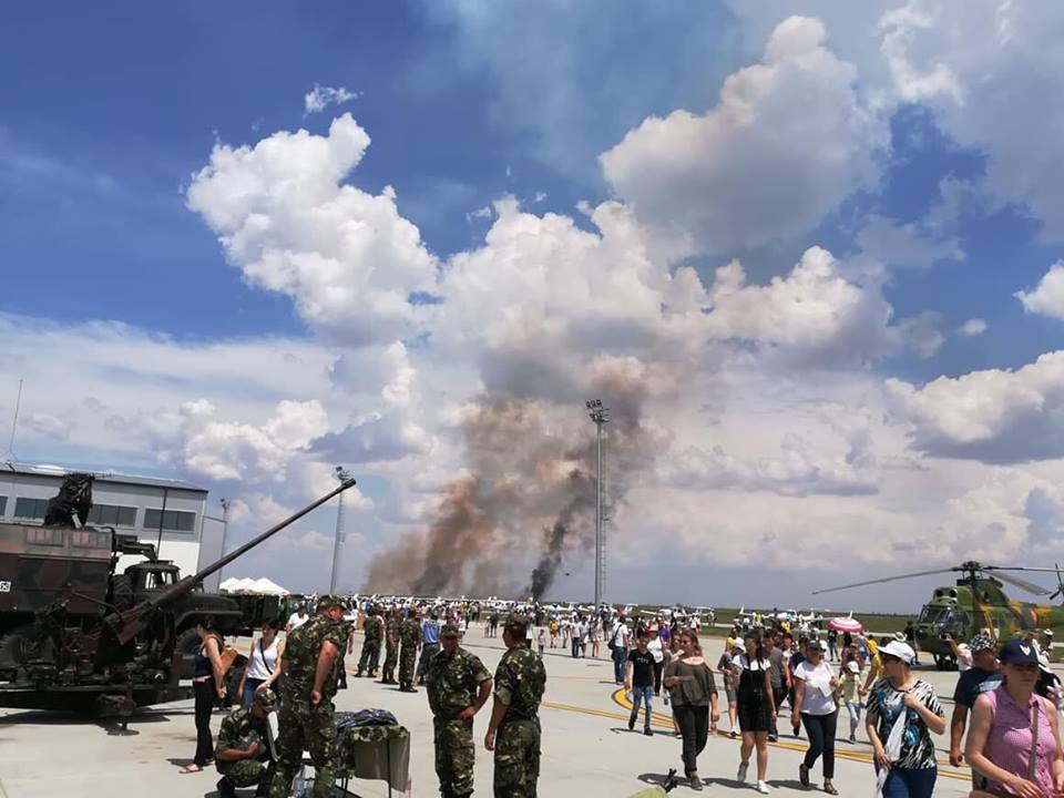 UPDATE | Un MiG-21 Lancer s-a prăbușit la Baza Borcea, în timpul unui show aviatic. Pilotul a murit carbonizat (FOTO&VIDEO)