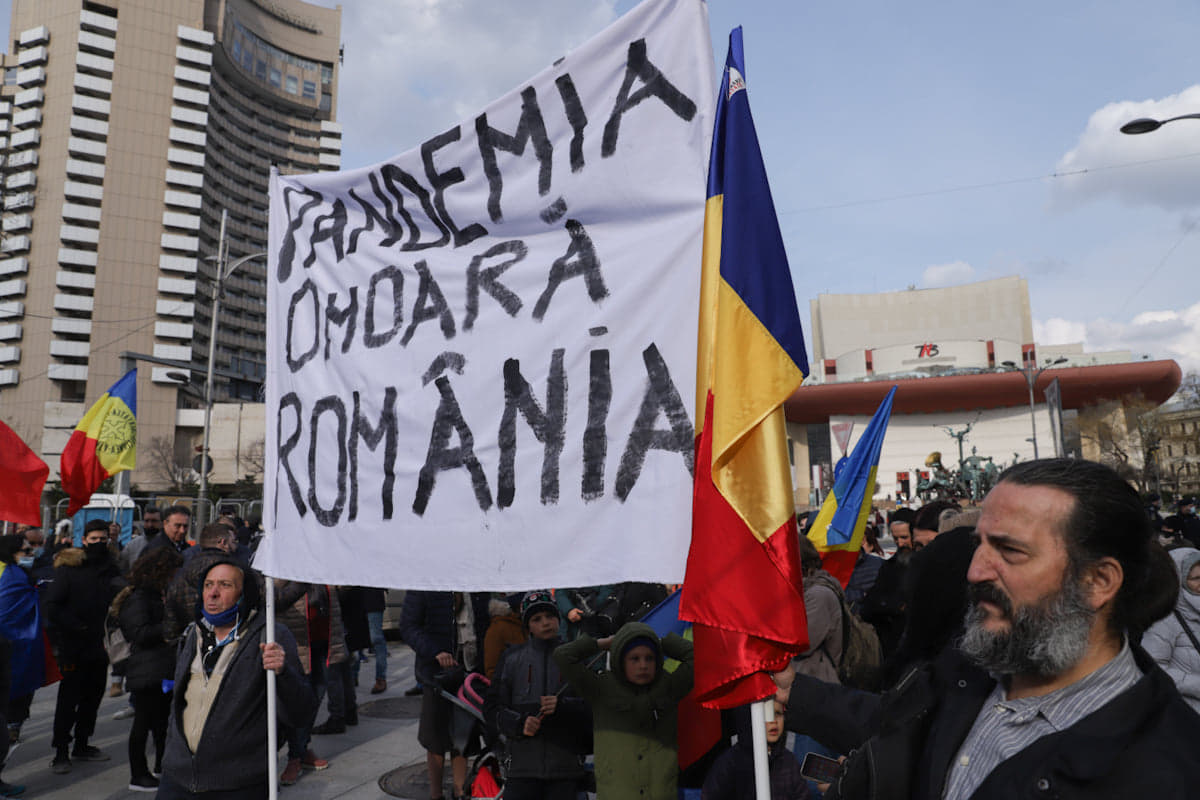 Amenzi de 29.950 de lei după protestul antirestricții din București la care a fost și senatoarea Diana Șoșoacă