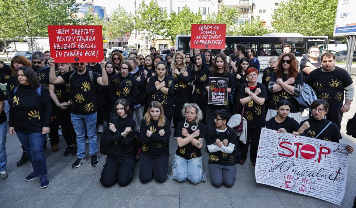 Protest în fața Parchetului București: zeci de oameni cer dreptate în cazul minorei violate la școala de vară AUR, acum mai bine de doi ani | VIDEO