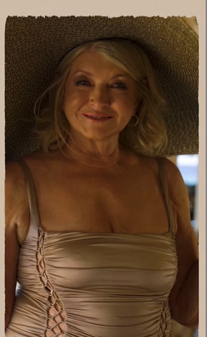 Martha Stewart a pozat în costum de baie la 81 de ani