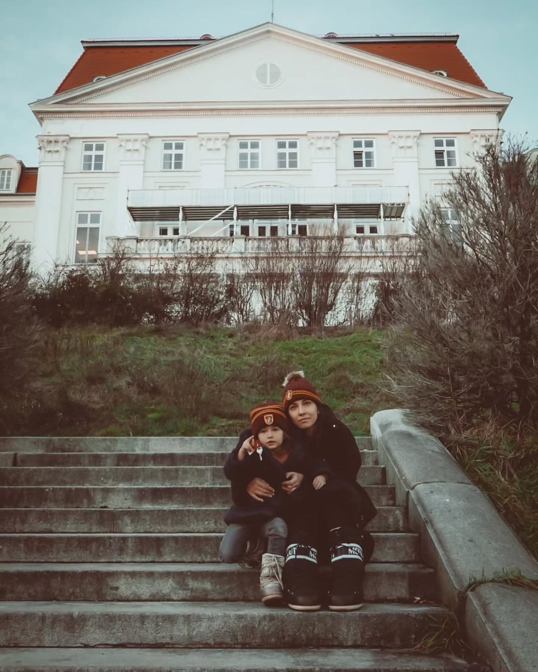 Dana Rogoz, vacanță de neuitat. Cum arată hotelul din Copenhaga în care s-a cazat cu familia: „Seamănă cu o cușetă de tren”