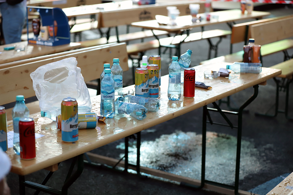 O altă față a programului de garanție-reciclare. Alergând după PET-uri prin București: „Nu dau în cap, nu tâlhăresc, sunt bani munciți! Scot un milion, un milion jumate pe zi”